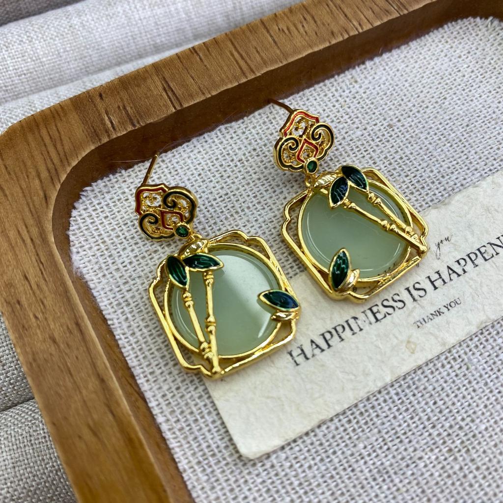 Medieval Chalcedony Lucky Bag Stud Earrings, Court Style Exquisite, Small And High-End Sense Versatile Fashion Light Luxury Earrings Women
