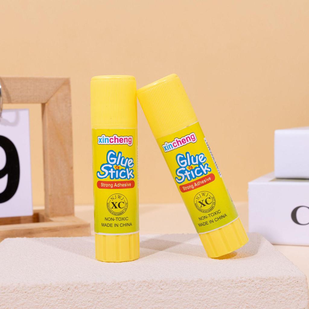 Wysokolepki Stały Klej w Sztyfcie dla Uczniów Szkół Podstawowych i Przedszkolaków