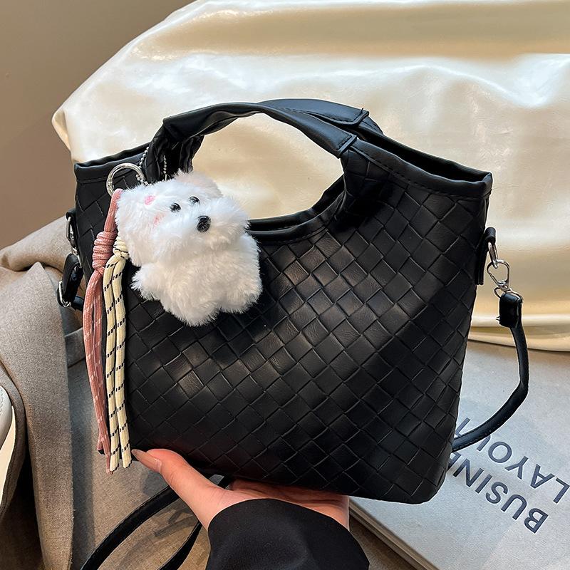 Sense niche woven bag 2026 autumn and winter new fashion messenger bag women's niche shoulder handbag