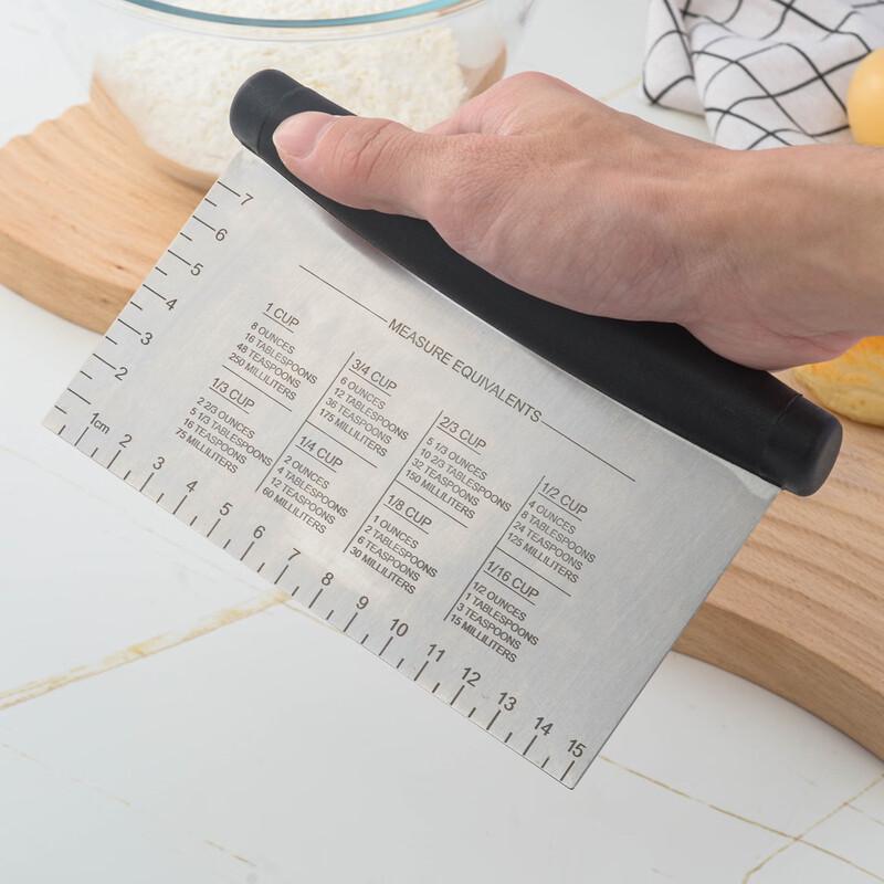 Yoshida Takumi Teigschaber aus Edelstahl mit Skala