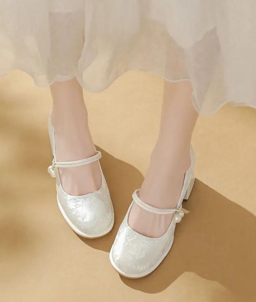 New Chinese Satin Mary Jane Women's Shoes 2025 New Spring and Summer Embroidery with Skirt Medium Heel French Light Mouth Single Shoes