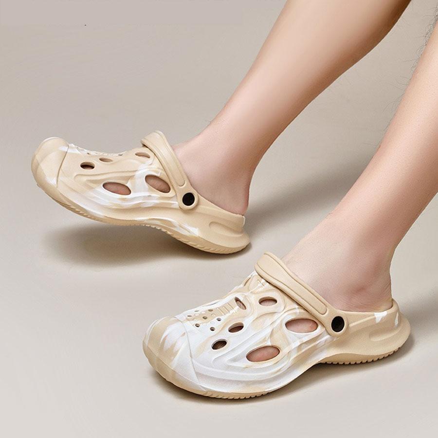 Fashion Claccis Men Slippers 2025 Men Summer Beach Shoes Women Outdoor Shoes Camouflages Slide Sandals Summer Couples Garden Clogs