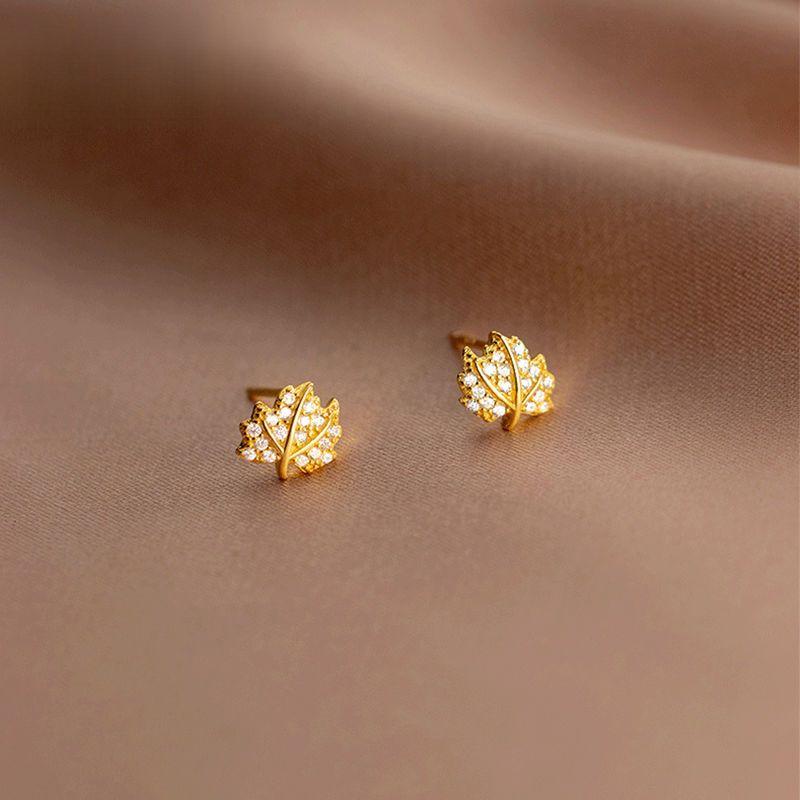 

Женские серьги-гвоздики с кленовым листом. Особый дизайн. Высококачественные элегантные серьги из стерлингового серебра S925. Легкие роскошные серьги Sweet Mori.