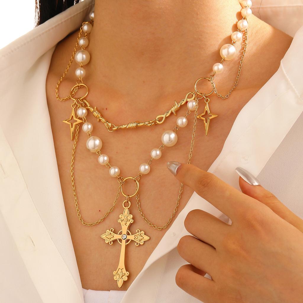 Spezialinteresse Design Heißes Mädchen Imitation Perle Quaste Liebe Kreuz Schmetterling All-Match Halskette