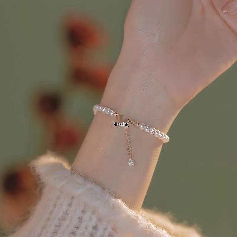 Exquisite Women's Pearl Bracelet with Fu Character Pendant - Elegant Chinese-Inspired Design, Light Luxury Gift for Best Friends