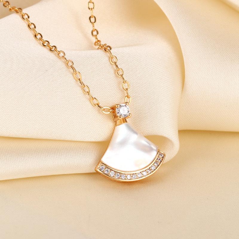Bao J Fan J Natural Fritillary Gourd Butterfly Clover Necklace Versatile Clavicle Chain