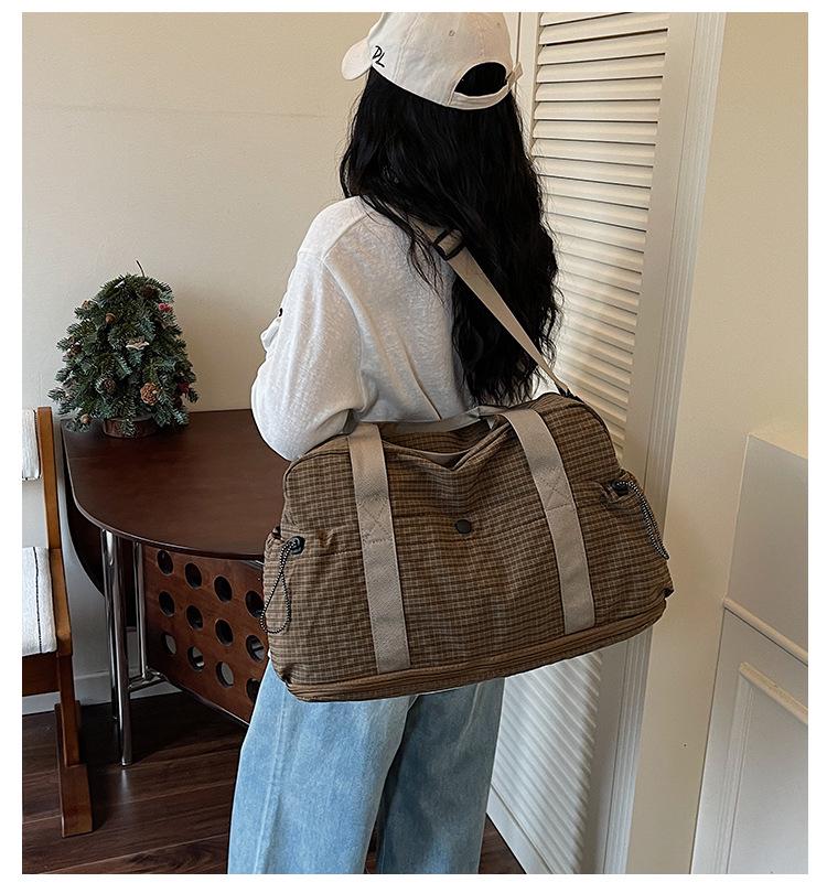 Large Capacity Unisex Travel Bag - Dry/Wet Separation, Suitable for Business and Gym.