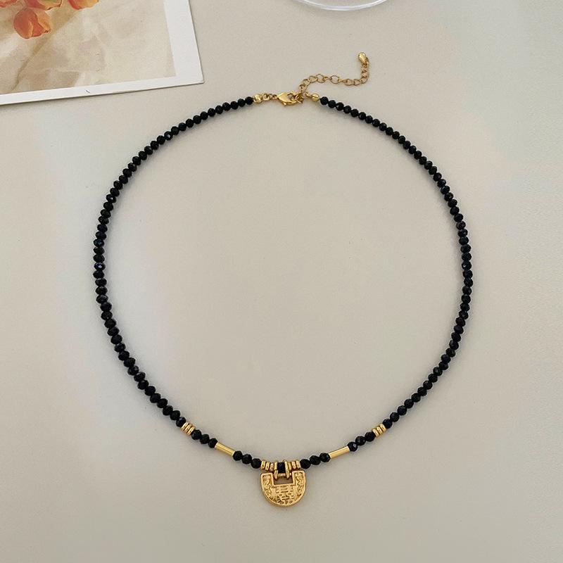 Elegant Retro Spinel Beaded Clavicle Necklace for Women