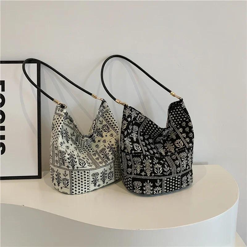 Printed Canvas Bag for Women  Elegant and Versatile  Large Capacity  Fresh and Sweet  Swinging Shoulder Bag