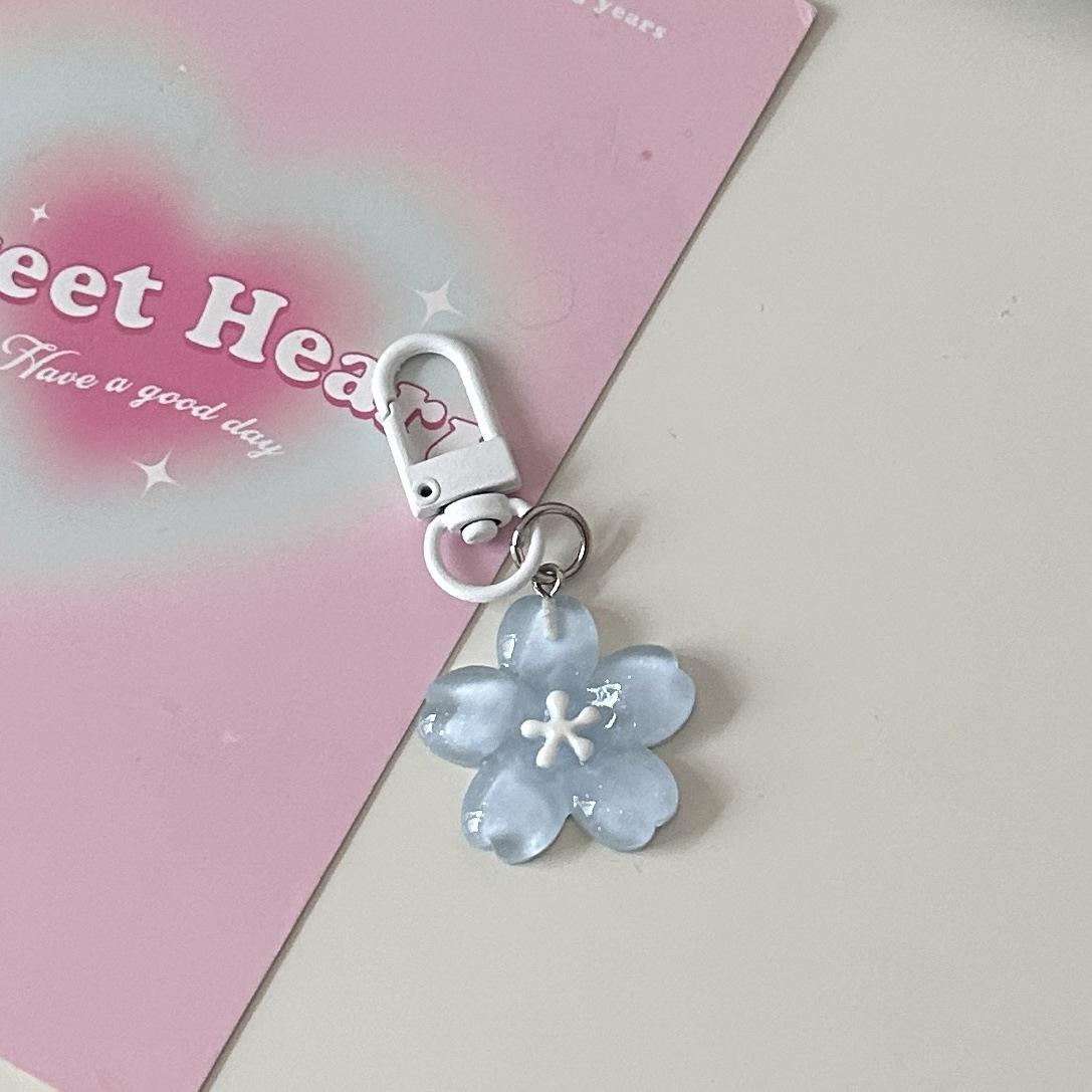 

Cute Romantic Five-leaf Lucky Flower Keychain for Women Girls Clasic Flower Pendant Couple Friendship Schoolbag Accessory Gift