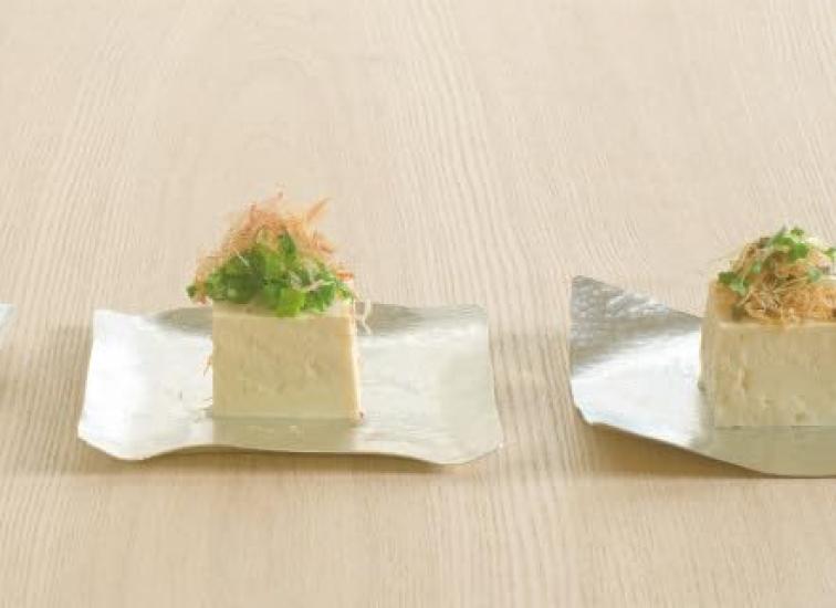 Washi Paper Kazahana 13x13 2 Sheets In a Paulownia Wood Box [Suzugami Wrapping]