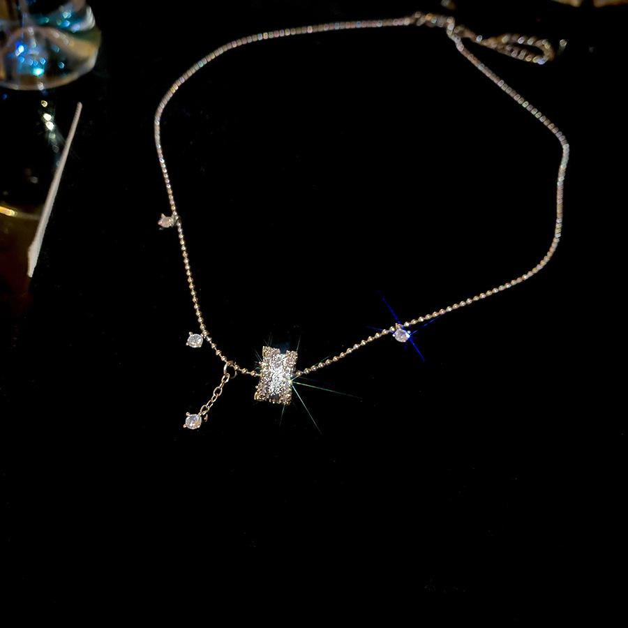 Stainless Steel Zircon Small Waist Pendant Necklace Design Versatile Clavicle Chain Necklace