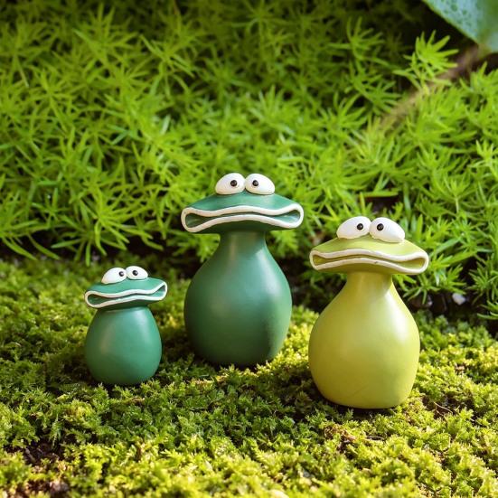 Whimsical Frog Garden Statue Cute Big Mouth Frog Figurine with Goofy Expression for Patio Lawn Yard Balcony Porch Outdoor Indoor Decor