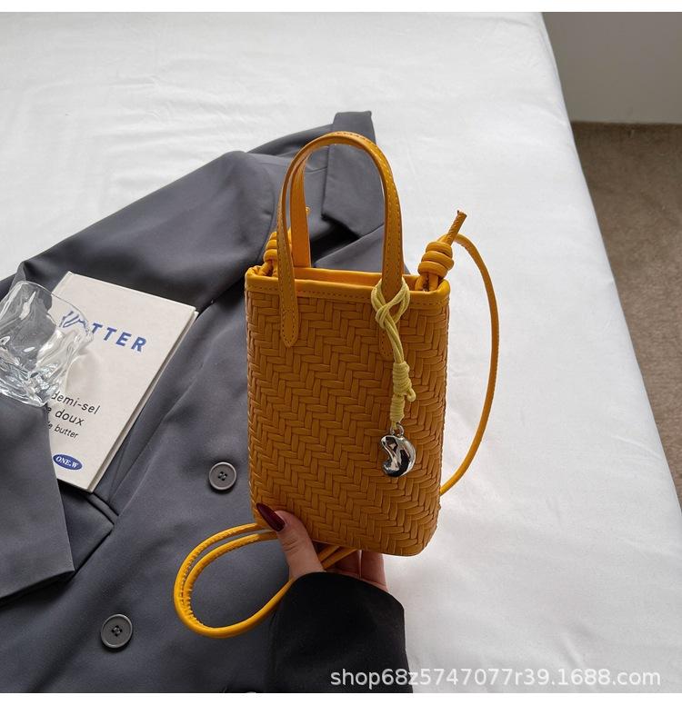 Niche Woven Bag Women's 2025 Summer New Fashion Women's Bag Popular One-shoulder Crossbody Bag Small Carry Bag Mobile Phone Bag