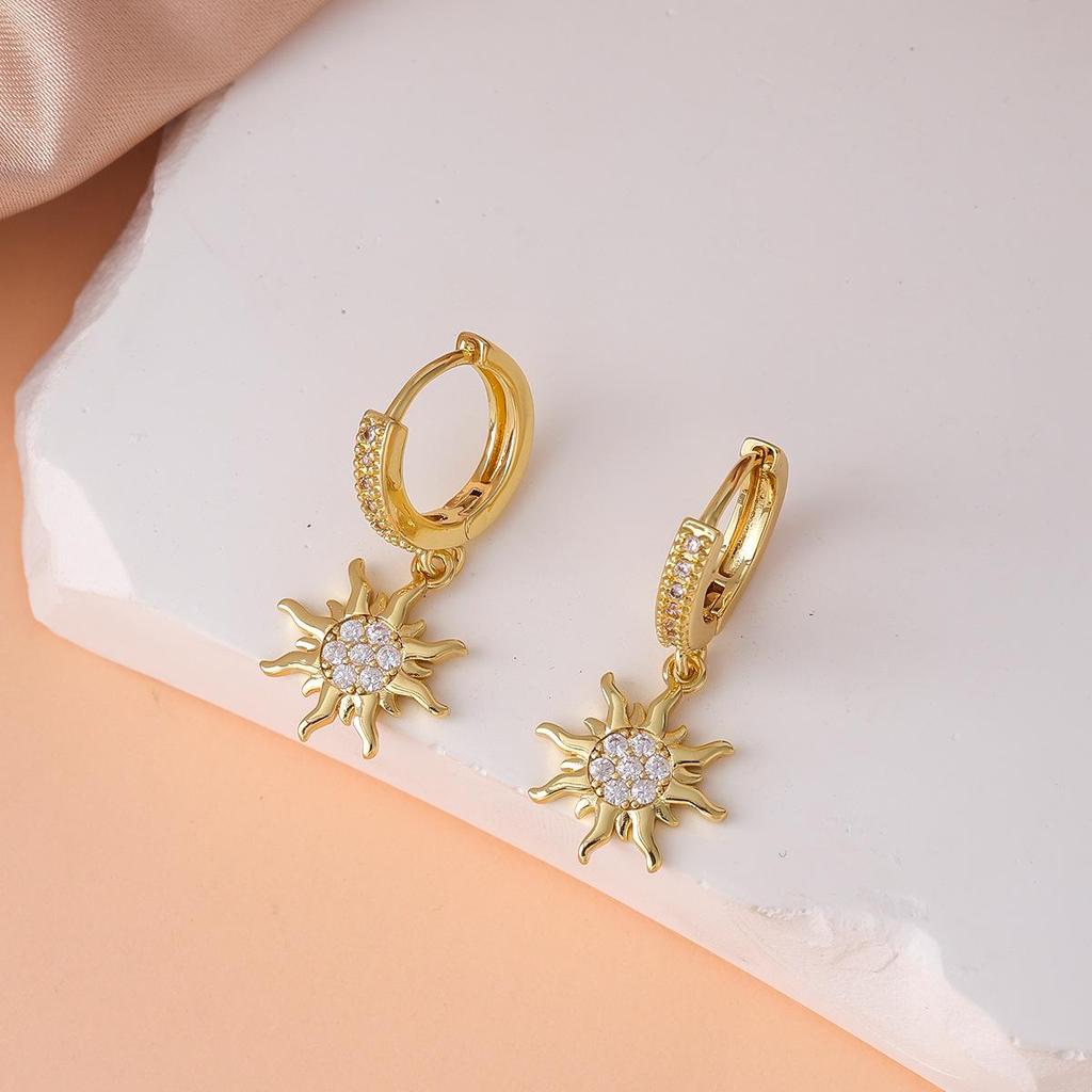 European Style Heart Hollow Ear Hook for Women - Fashionable, Versatile, Simple Peach Heart Earrings