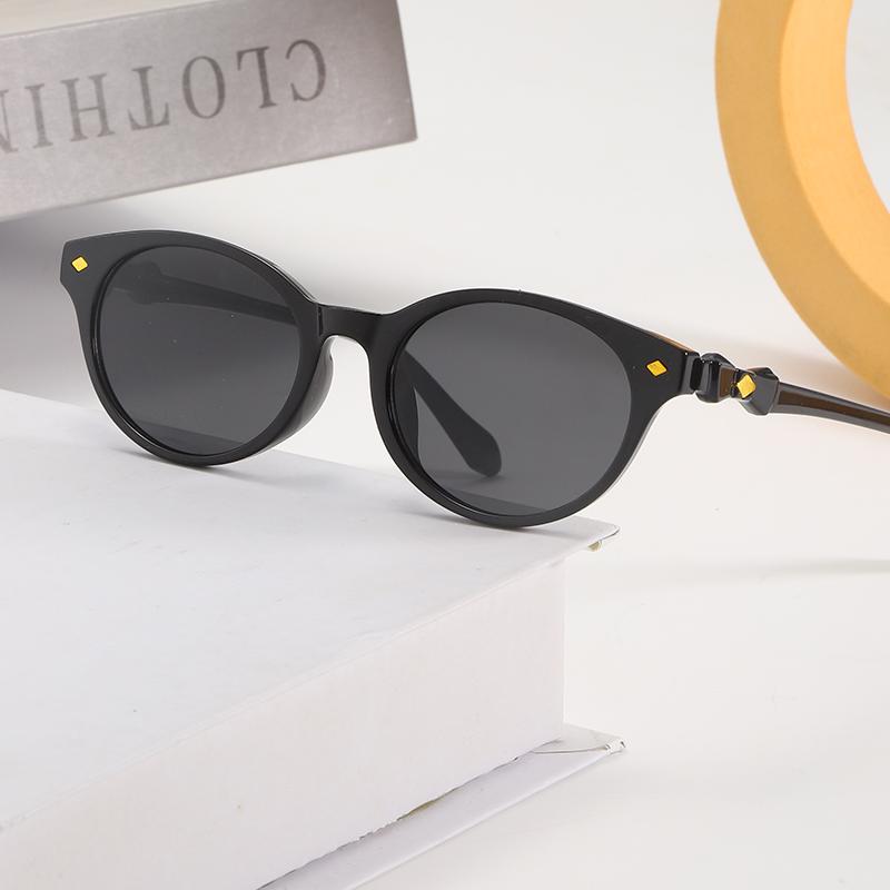 Vintage Round Sunglasses UV400 Retro Fashion for Women Men Designer Sun Glasses Outdoor Travel Party