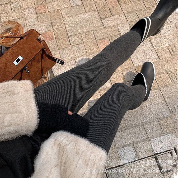 

Леггинсы из хлопка светло-серого цвета с вертикальными полосками на осень Connected feet темно-серого