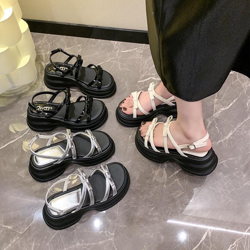 2026 Damen Sommer Sandalen mit dicker Sohle 2026 Heißer Verkauf Studenten Offene Zehenpartie Bequeme Schuhe Designer Mittelhoher Absatz Flache Damen Sandalen Schuhe