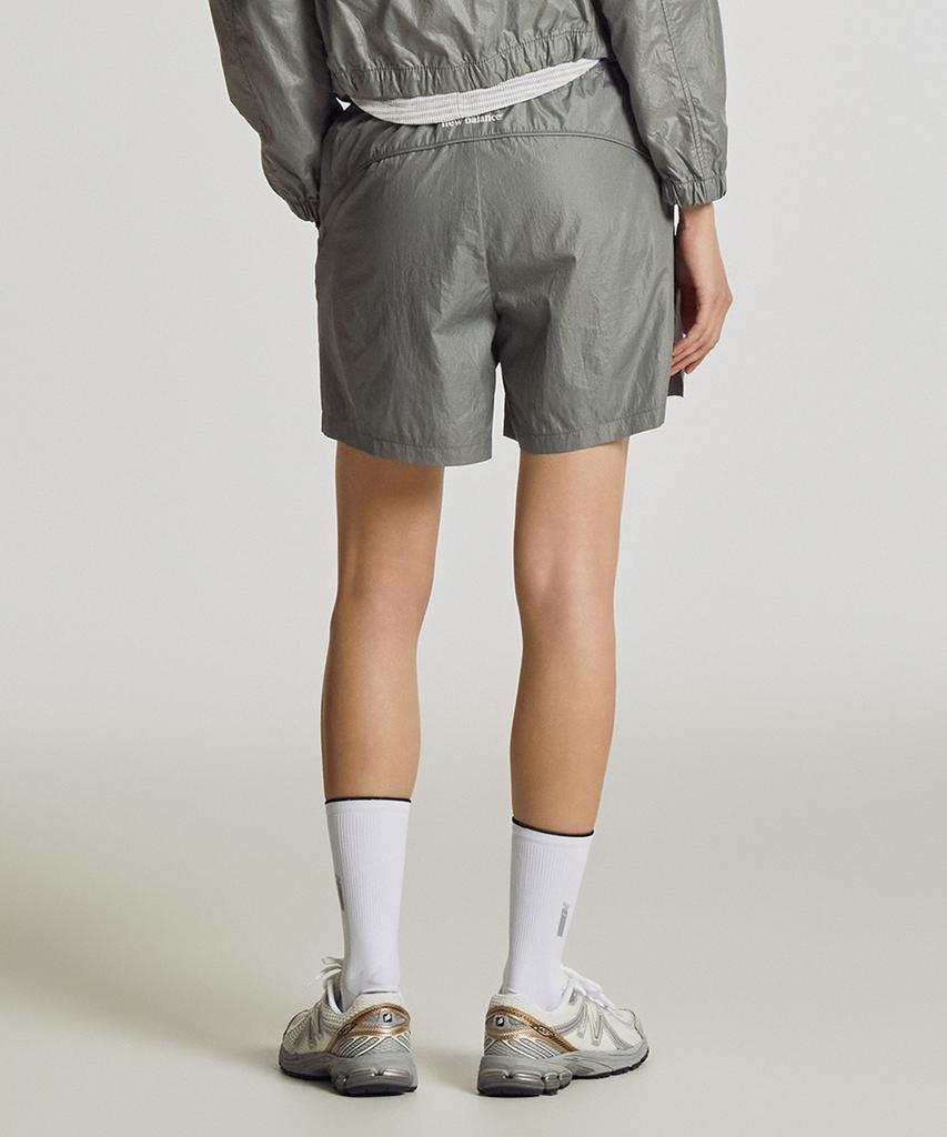 Nyuballanseu Nbnvg2W412 / Women Essential Lightweight Woven Quarter Shorts (Glossy Gray)