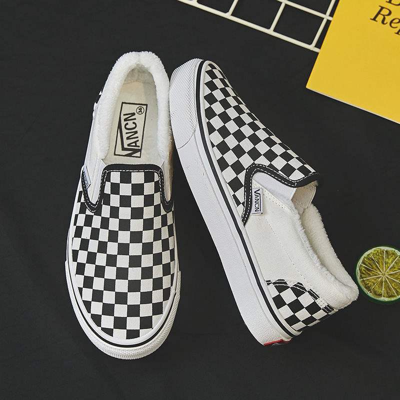 

Зимние шахматные черно-белые клетчатые парусиновые туфли на одной педали из бархата, корейская версия, универсальные, для мужчин и женщин, для пар, теплые, с утолщенным хлопковым утеплителем 44