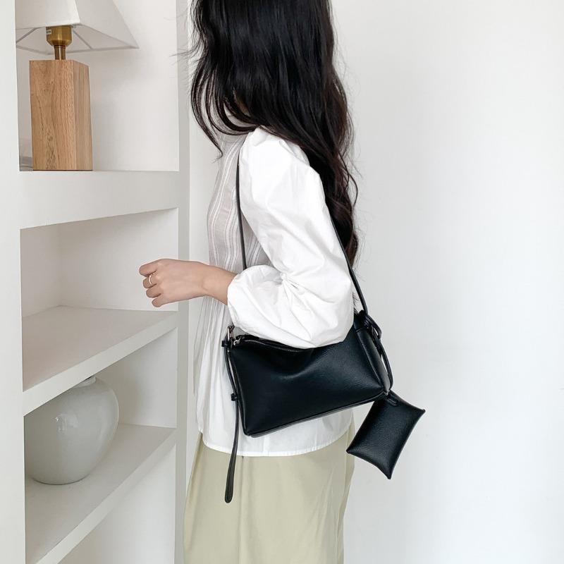 New Small Square Bag Fashionable Versatile Underarm Bag Women's Bag Trendy Women's Shoulder Bag Women