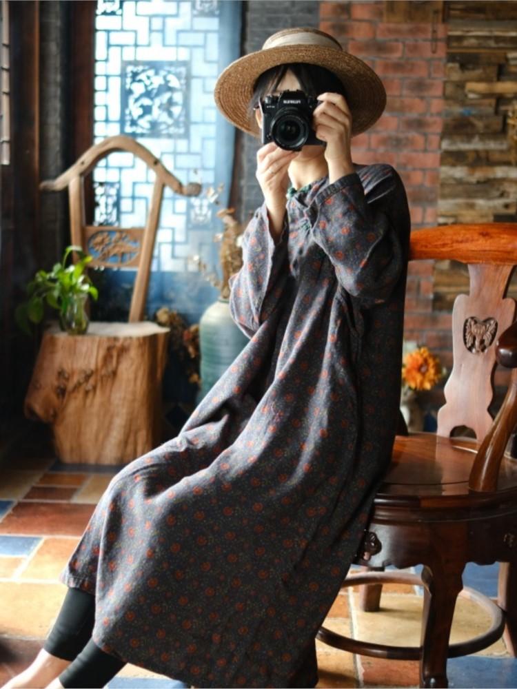 Johnature ქალთა ვინტაჟური ლურჯი ყვავილების კაბა ბამბის რბილი გრძელმკლავიანი კაბა საგაზაფხულო ჩინური სტილის ღილაკიანი ქალის კაბა