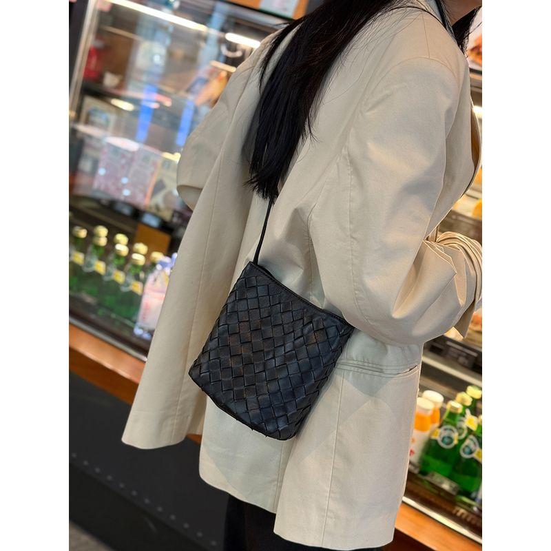 

Bucket Bag Women High Sense 2025 Spring and Summer New Woven Genuine Leather Small Bag Fashion Niche Shoulder Shoulder Women s Bag Black