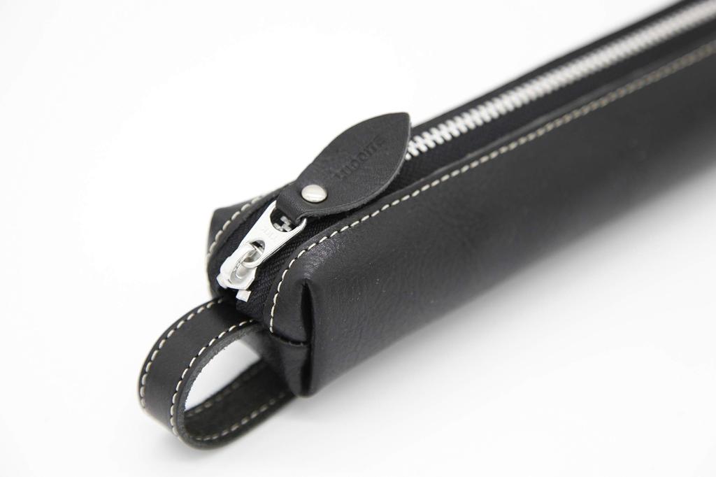 Luddite Baton Pennal i lær Svart LDK-BPN-01