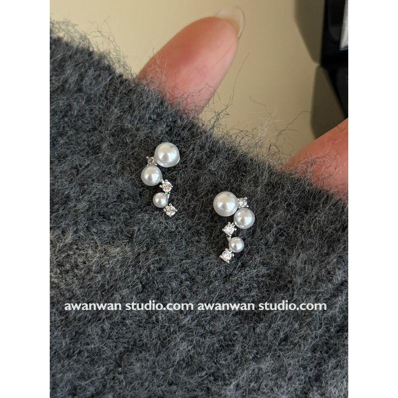 

Awan Wan Fancy Japanese and Korean Temperamental Niche Style Smile Pearl Element Zircon Ear Studs All-Match Commute Earrings Pair of stud earrings [925 silver needles]]