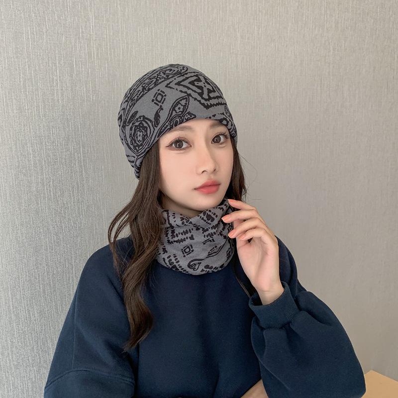 Women's Multifunctional Neck and Hat Scarf: Warm Twist Cap & Mask for Autumn/Winter