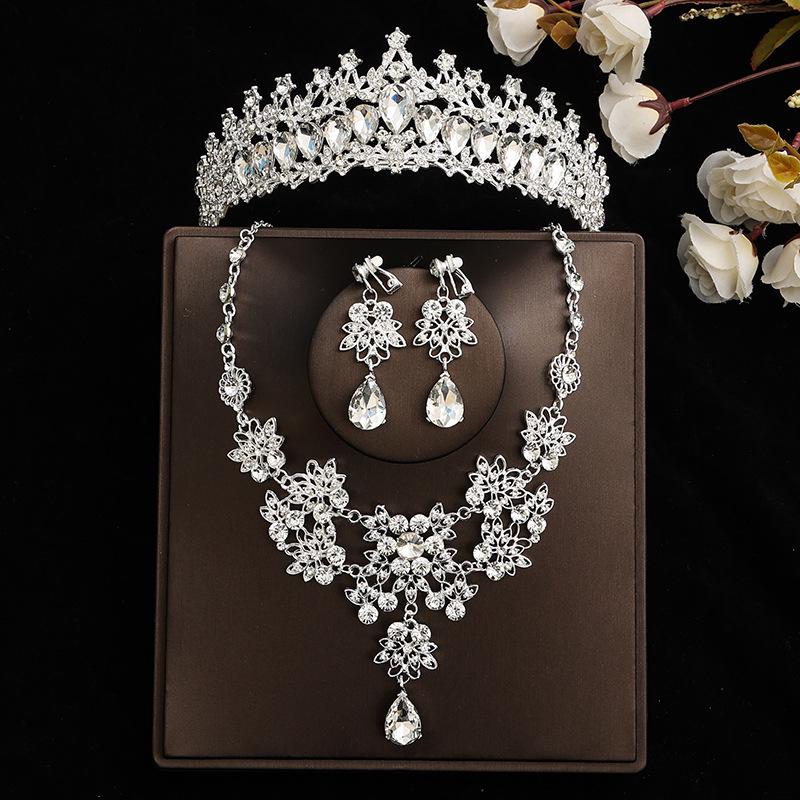 Ensemble Nuptial Féerique: Couronne, Collier & Boucles d'oreilles – Parfait pour un Mariage ou un Anniversaire