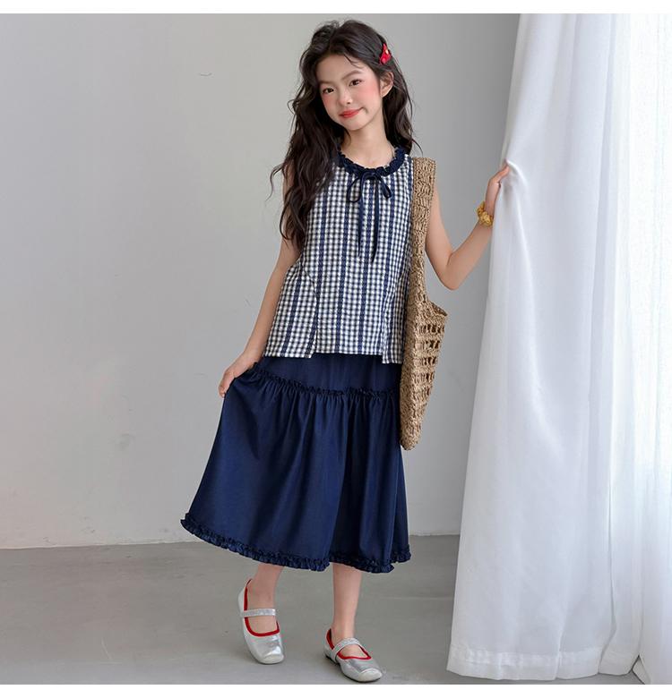 New Korean plaid sleeveless top and skirt for girls' summer outfit, stylish and fashionable two-piece set for children