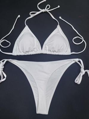 Stroje kąpielowe – Bikini