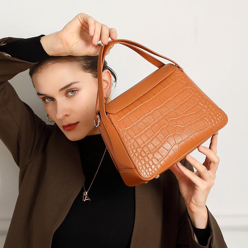 Light Luxury Genuine Leather Women's Bag 2025 New Fashion Autumn Winter Niche Crossbody Bag Women's High-End Handbag