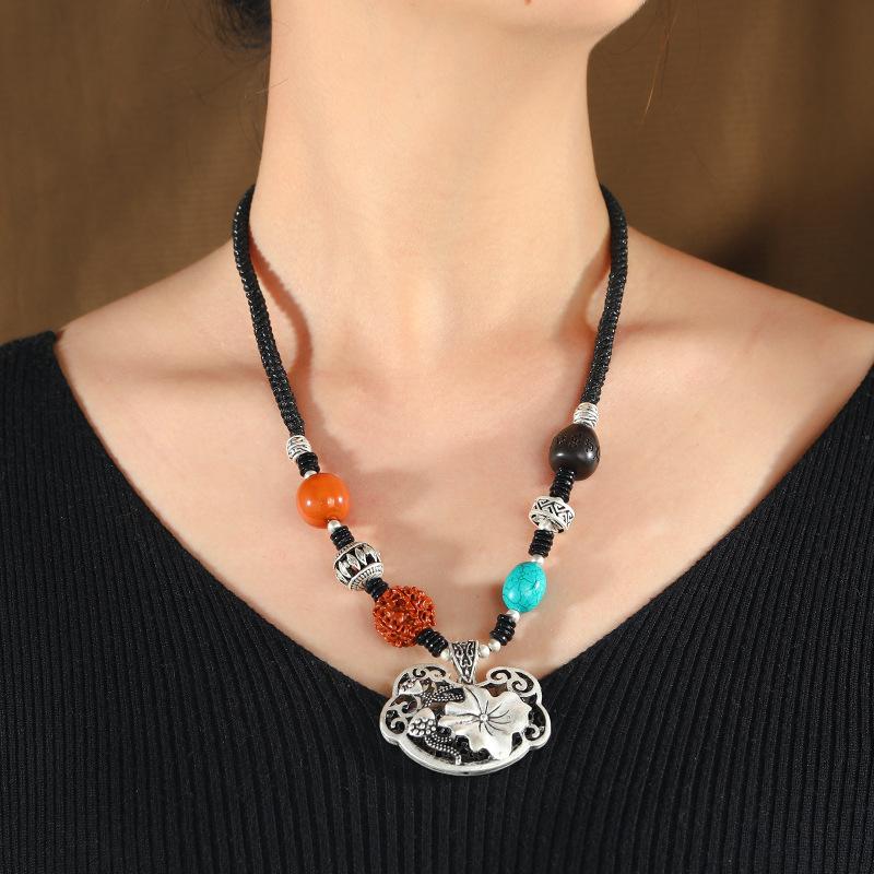 Retro imitation silver jewelry short collarbone chain women's Tibetan silver beeswax necklace sweater chain cotton and linen accessories pendant