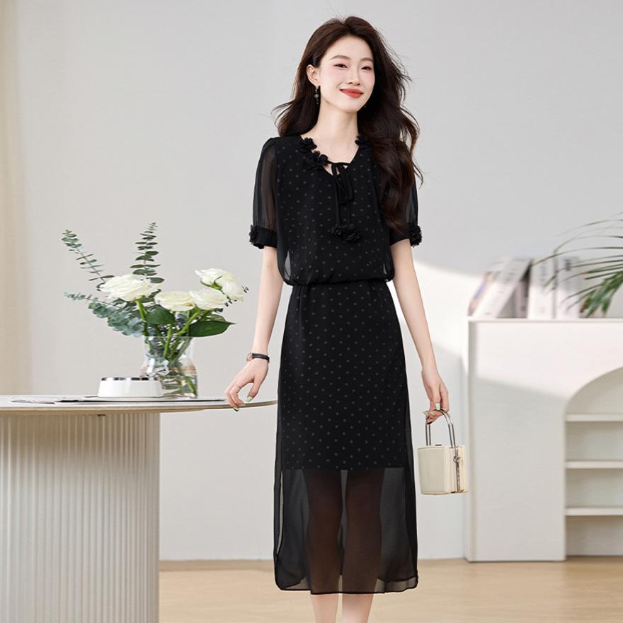 

Женское платье в горошек, новое, с V-образным вырезом, темпераментное, скрывает живот и подчеркивает стройность юбки. 2XL чёрный