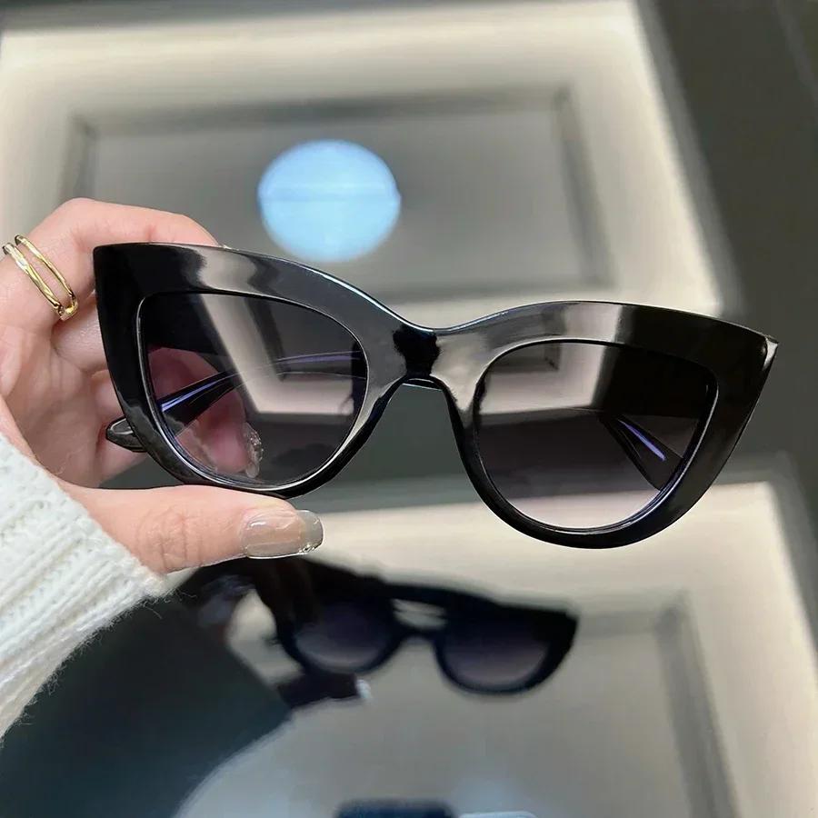 Retro Classic Square Sunglasses For Women Men Stylish Minimalist Female Male Fashion Glasses