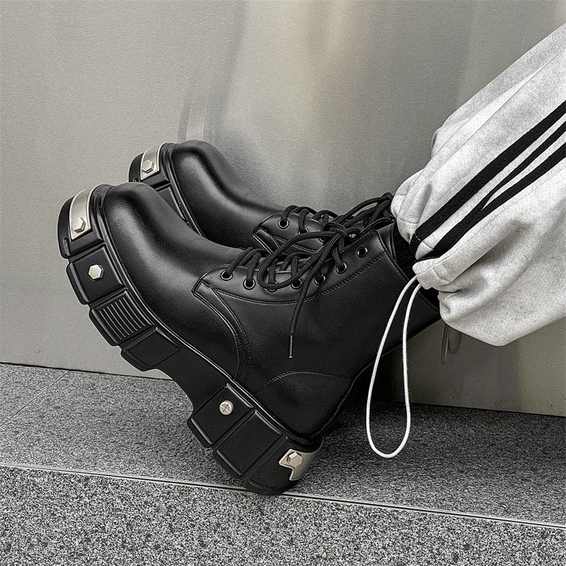 Botas de Motociclista Masculinas 2025 Feitas à Mão em Couro com Cadarço Sapatos de Plataforma Retrô Estilo Street Confortáveis Versáteis Botins