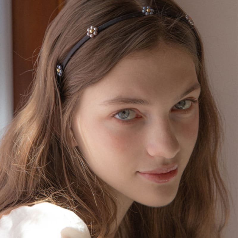 

Jean Paul Clarisse Mini Daisy Hairband LFHB0736 black