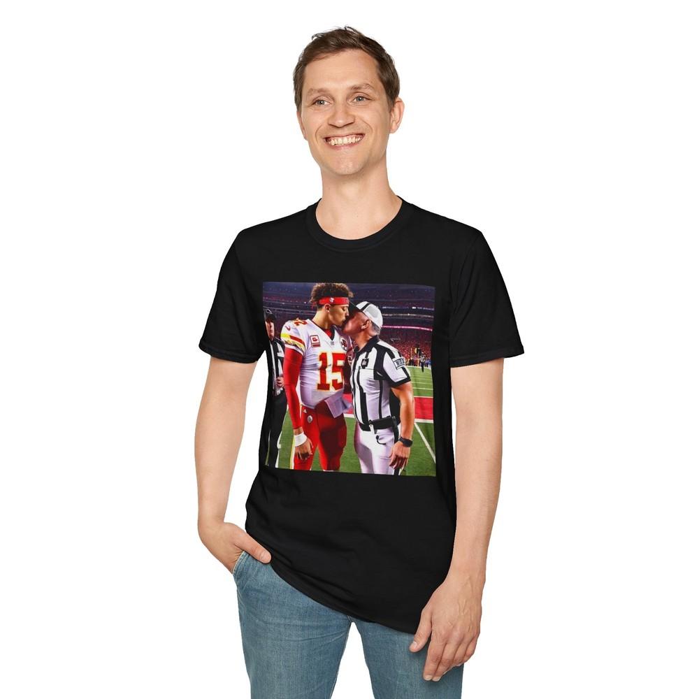 Patrick Mahomes, Kissing NFL Referee Super Bowl Chiefs Vs Eagles T-Shirt Unisex T-Shirt