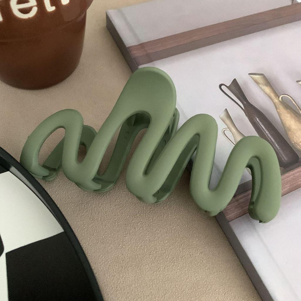 2023 Frosted Curve Design Hair Clip: Stylish Niche Shark Hairpin for Women