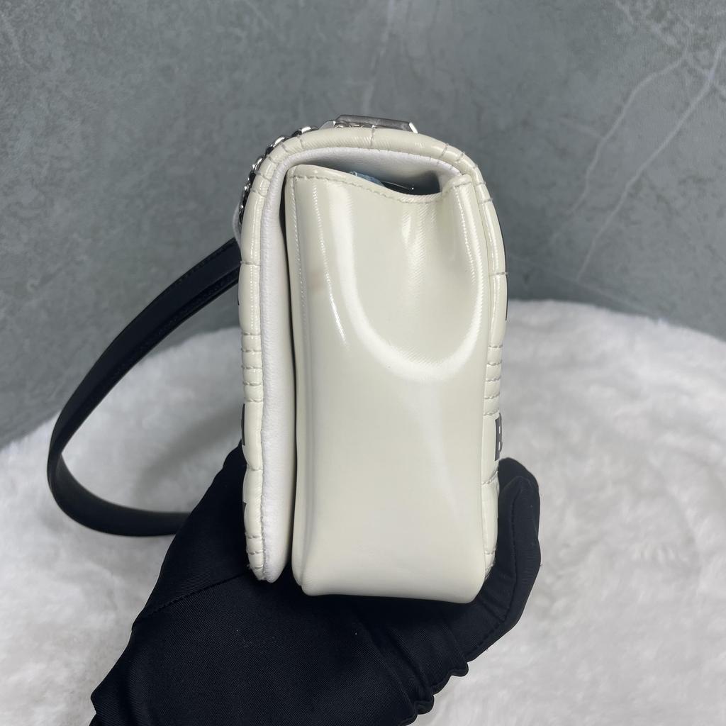 [Pre-Owned] Lola Bag TB Logo Black Horseferry Print Metal Chain Lambskin Small Shoulder Crossbody - Good #1YT8WQ5