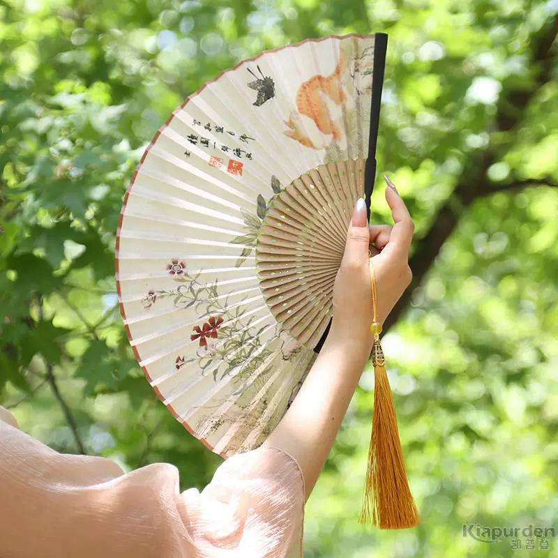 Chinese-Style Folding Fan for Women, Portable and Easy to Open and Close, Suitable for Summer, Dance, Traditional Hanfu, and Qipao