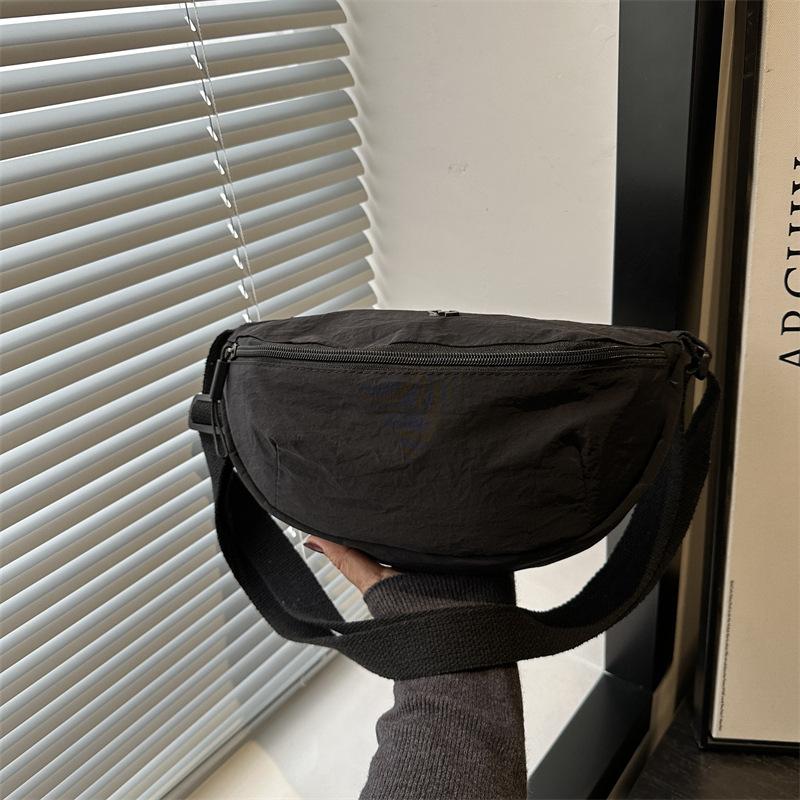 

Spring new versatile casual simple solid color shoulder bag women s niche design advanced sense of foreign personality messenger bag чорний