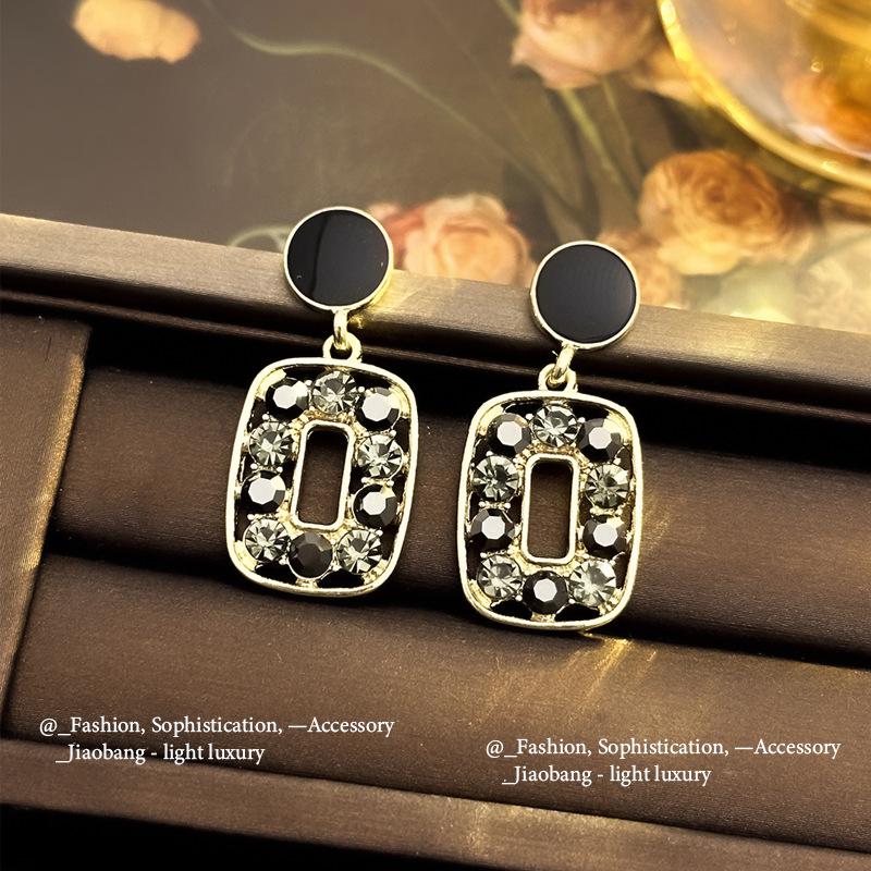 Elegant Black Diamond Silver Needle Earrings: High-End, Fashionable, Versatile Luxury
