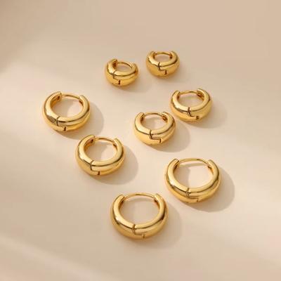 Klassische Creolen für Frauen Mädchen Goldfarbe Klobige Edelstahl-Ohrringe 2025 Trend Neu Minimalistischer Ohrschmuck aretes