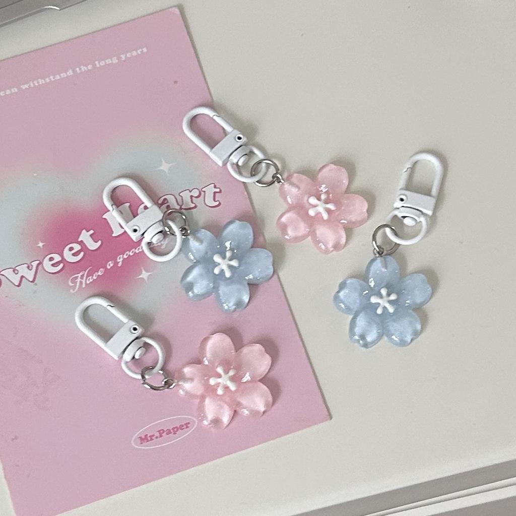 Romantic Cherry Blossom Heart Keychain – Cute Translucent Flower Pendant for Girlfriends & Besties' Backpacks