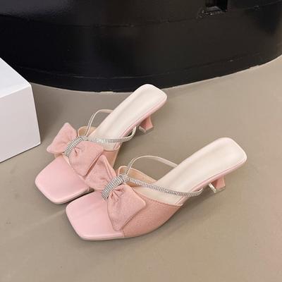 Mode Diamant d'Eau Nœud Chaussures pour Femmes 2025 Été Nouveau Gros Bout Carré Talon Fin Mode Talons Hauts Sandales Roses Décontractées pour Femmes