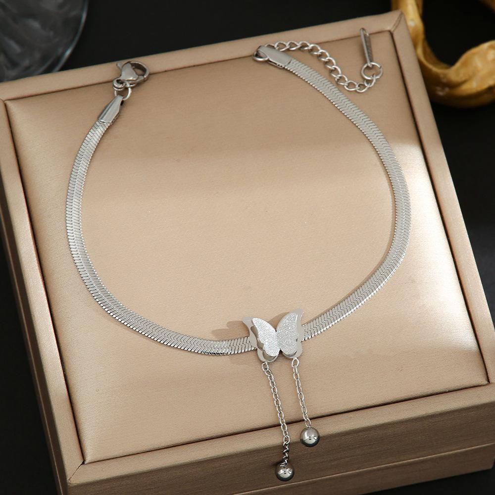 Colorfast Korean-Japanese Titanium Steel Women's Bracelet - Versatile, Fashionable Hand Jewelry.