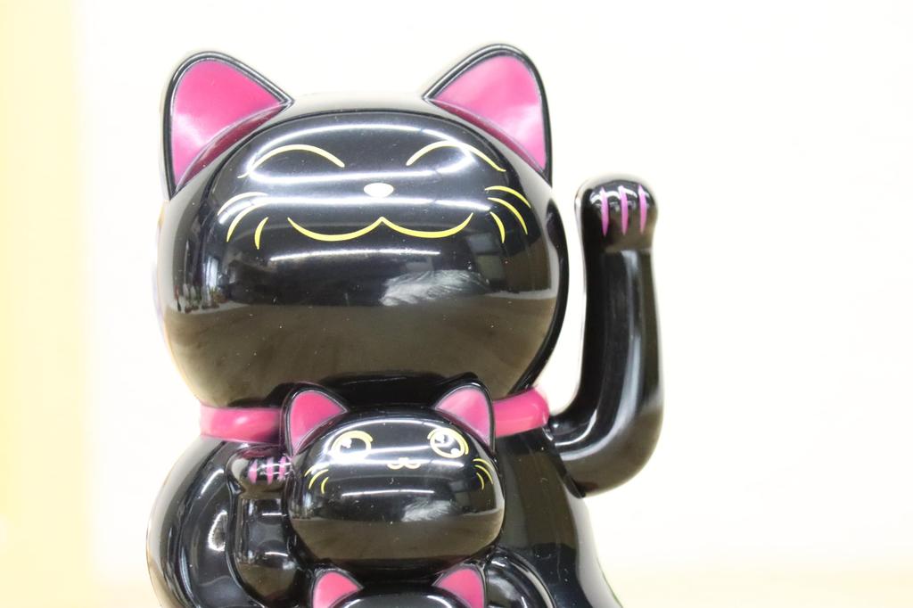 Castle Enterprises Parent and Child Waving Articulating Bulk a Delightful Japanese Souvenir for Comes in a Clear Case Maneki-neko (Black)